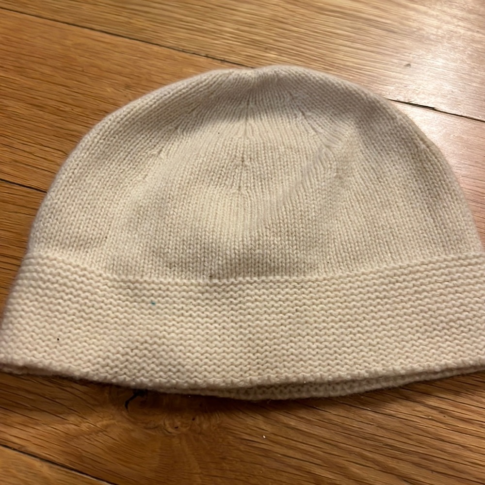 CLOSET CLEARANCE 100% cashmere Hat
